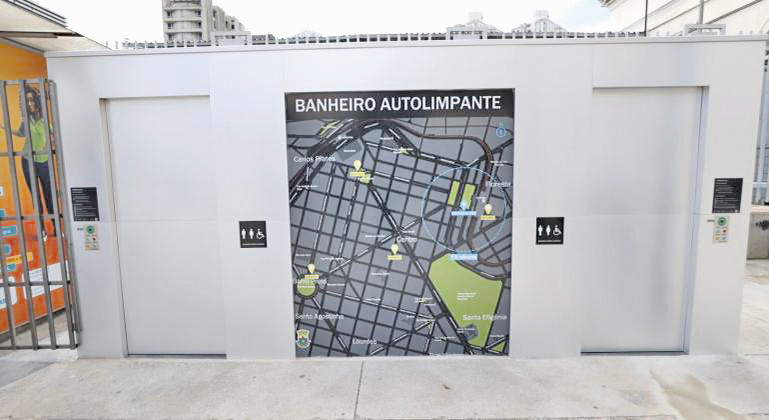 Banheiro público autolimpante